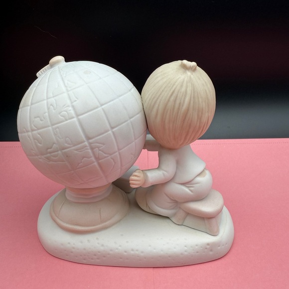 Precious Moments Jesus is the Answer Figurine E-1381 Boy & Globe 1978 Mint W/Box - Picture 6 of 17